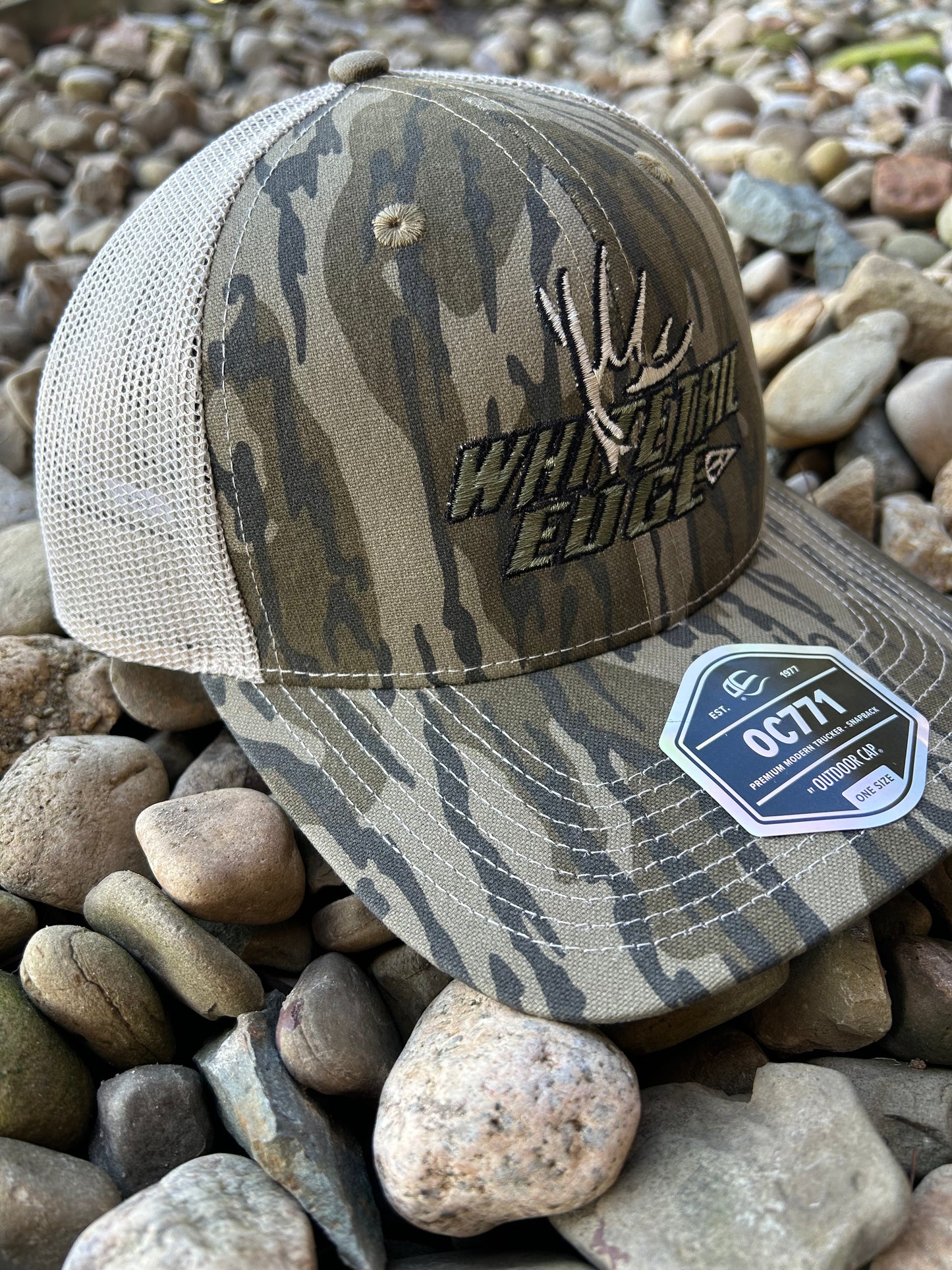Mossy oak Bottomland/tan with darker logo