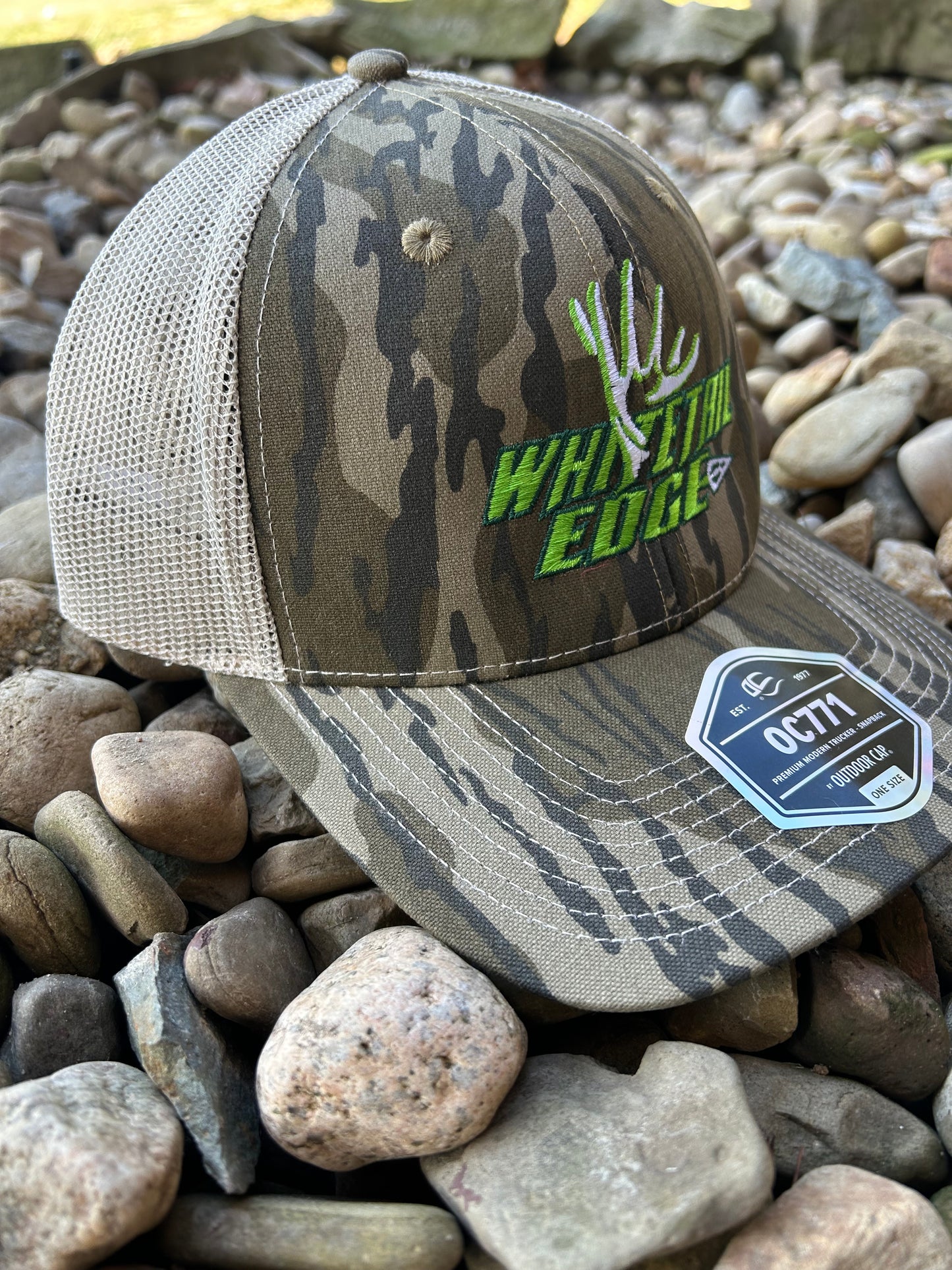 Mossy oak Bottomland / flo green logo SnapBack