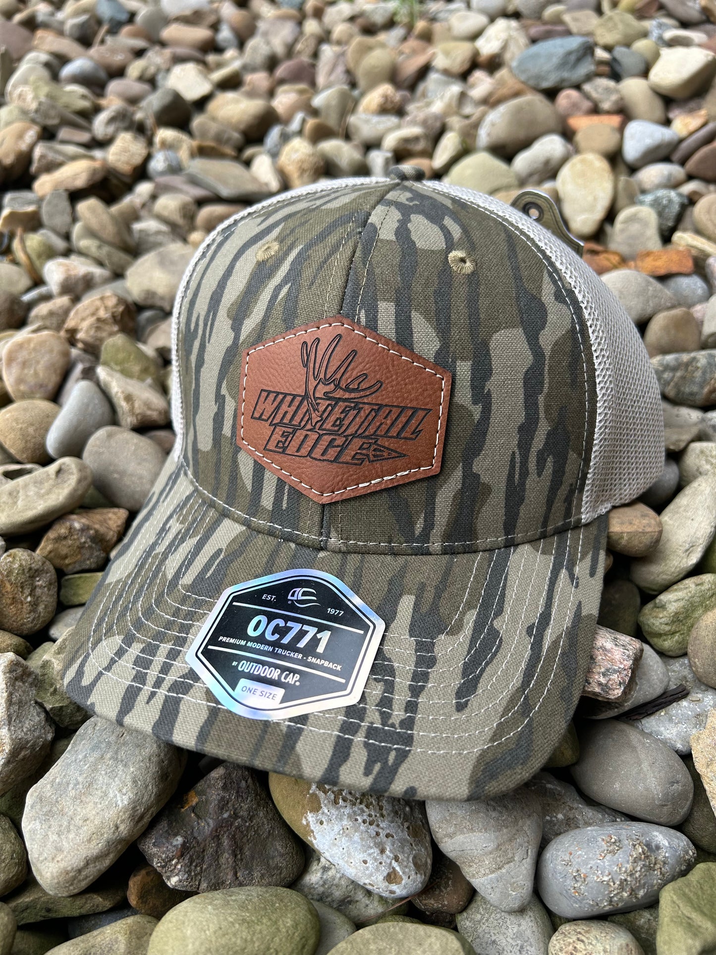 Mossy Oak Bottomland Whitetail Edge brown leather patch